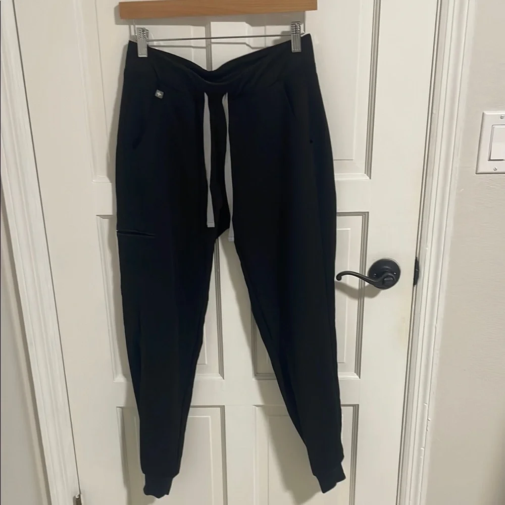 Figs Zamora Jogger in Black Small